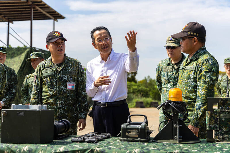 顧立雄赴北區聯合測考中心 視導新式基地訓練、TAK手機系統