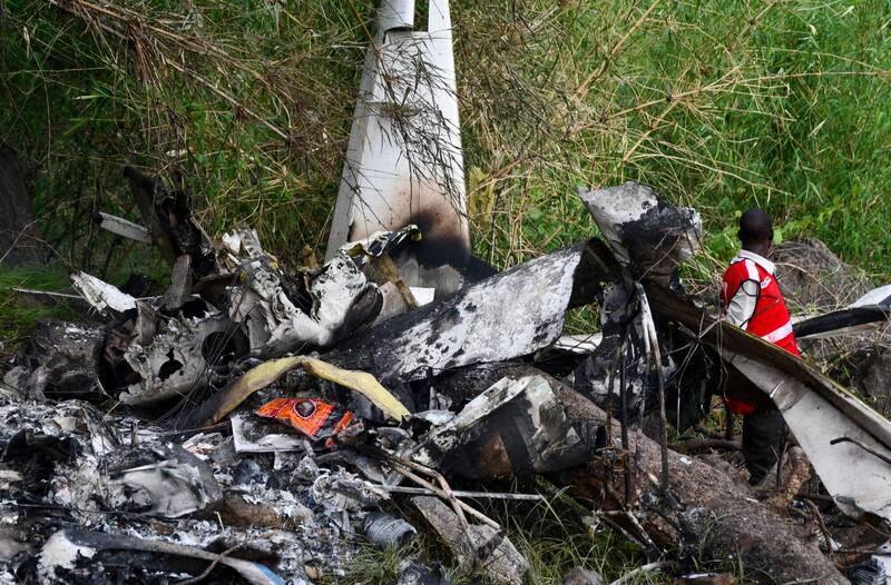 南蘇丹小型客機墜毀  機上15人全數罹難