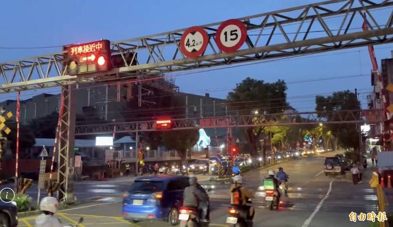內壢站沿線交通癱瘓暫緩解 勞動節連假前+天候不佳恐又塞