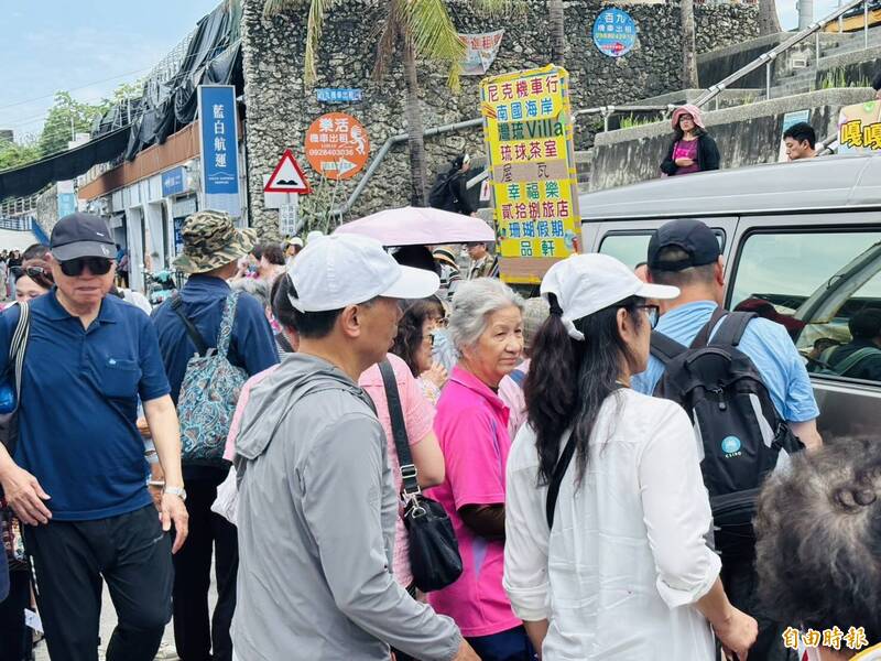 勞動節連假來了！小琉球旺季來臨 平日就人潮爆滿