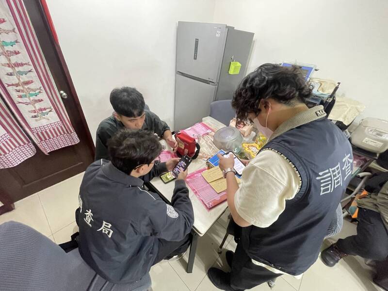 大學租屋套房藏詐騙機房 調查局新北處破查扣11台貓池