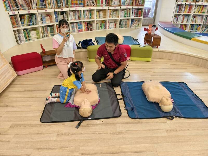 台語防災體驗結合搜救犬與雲梯車 南消五大創意宣導