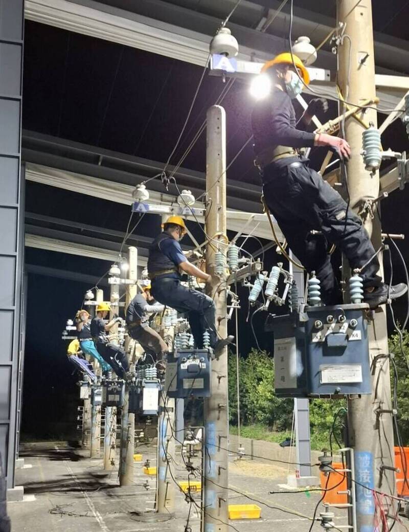 民雄農工培育複合型人才 學生「水、電、電腦」全能證照到手