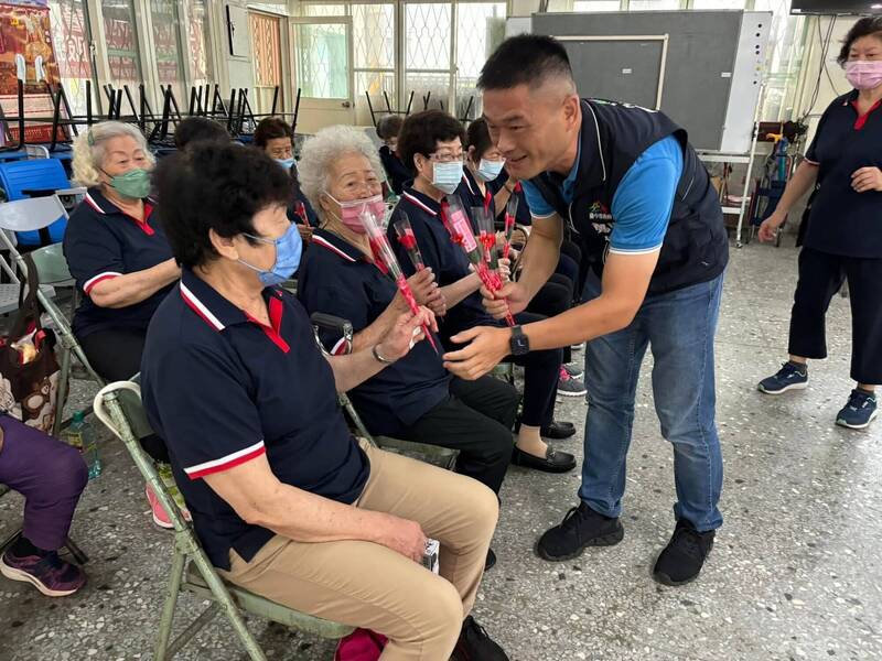不滿提名進度停滯 鄭伯其轟國民黨大里霧峰選區規則不透明