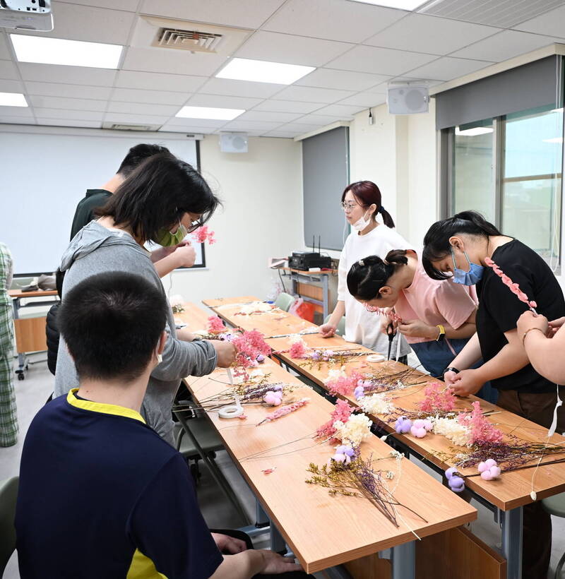 AI到家電維修都能學！ 彰化「勞動大學」學費每小時最低30元