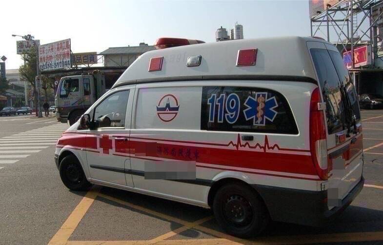 悚！台中西屯男墜樓倒臥血泊亡 緊鄰國小家長孩童全目擊