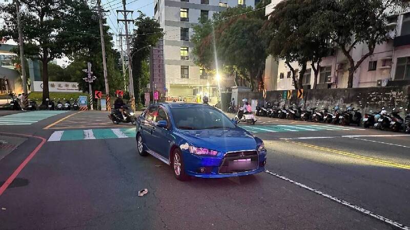 台中逢甲商圈車禍！77歲婦走斑馬線遭撞不治 家屬求影像