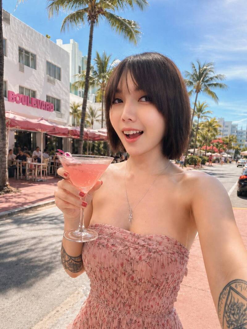 台股「反指標女神」傳經營OF身家上億！本人親曝存款驚呆網