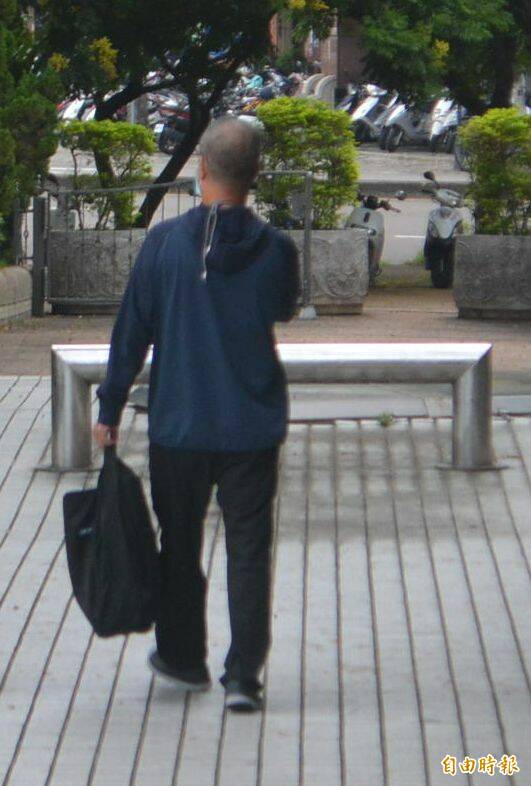 收吳健保10萬違規安排電話接見53次 台中監獄科員判5年2月定讞