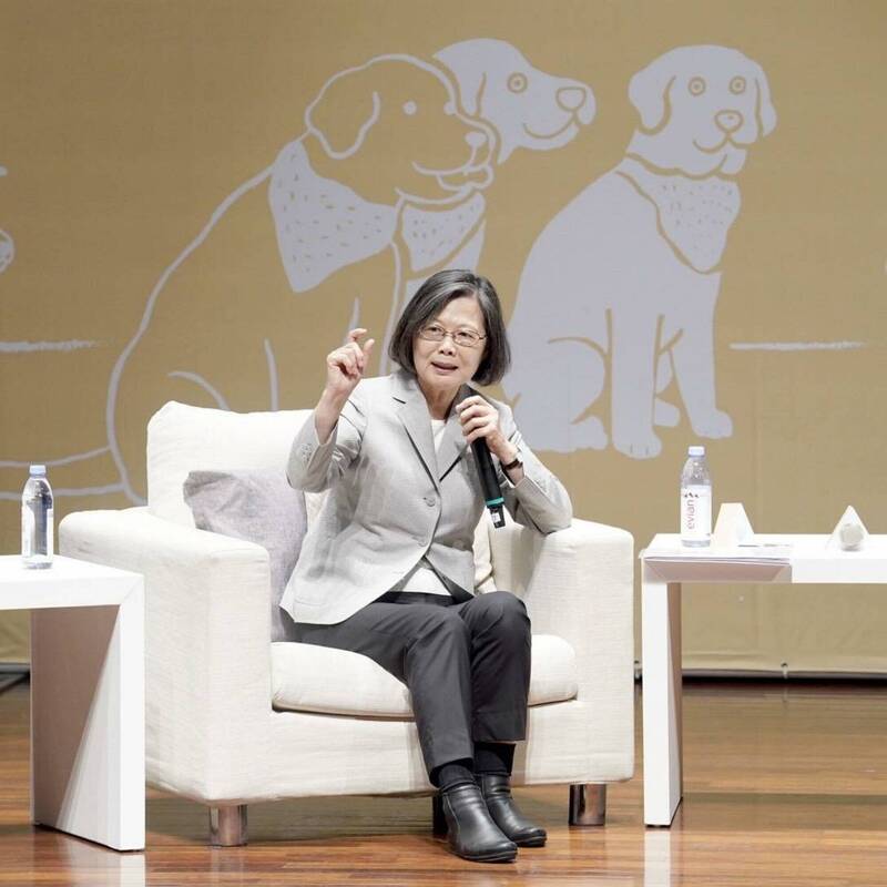 蔡英文喊話年輕人「可以哭但別放棄」 網友暖哭憶2012敗選夜