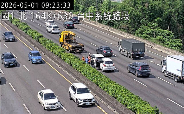 勞動節連假首日國道多處事故壅塞 高公局估明日車流為平日1.2倍