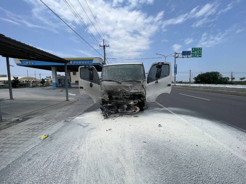 大貨車車頭毀損嚴重，可見撞擊力道之大。（警方提供）