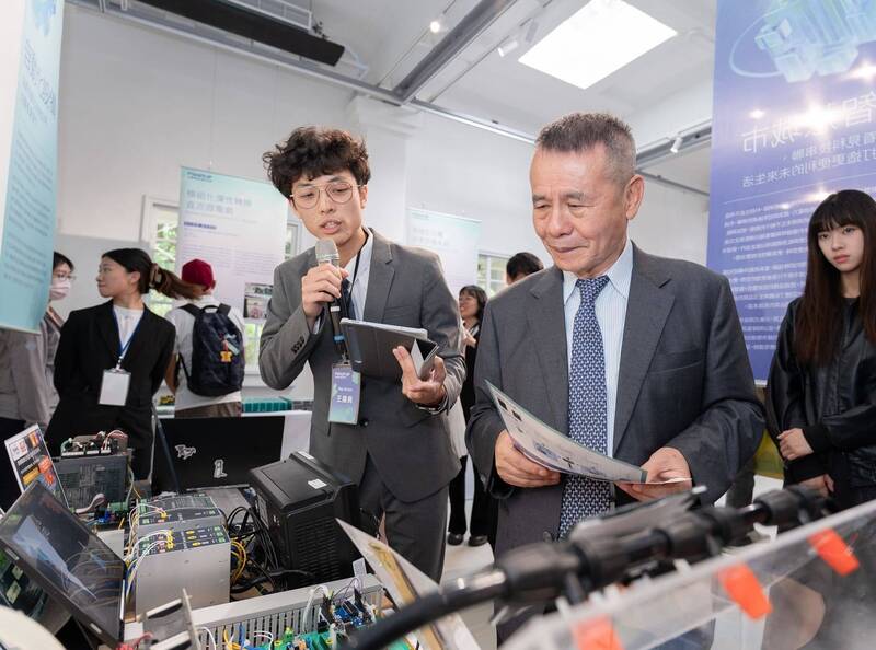 北科大攜手明緯推永續科技展 「智慧醫療照護能量站」奪金獎