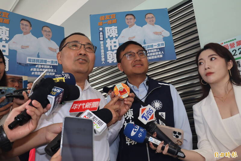 勞動節連假輔選 侯友宜為市府子弟兵陳柏翰永和掃街