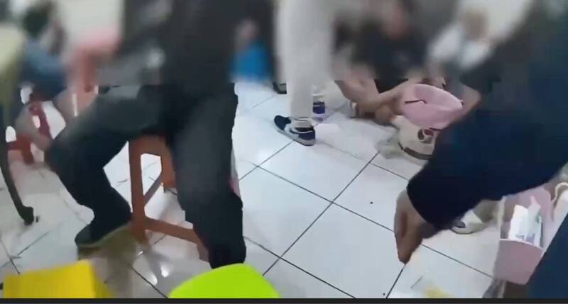 深夜直搗民宅 萬華警破獲天九牌賭場逮33人