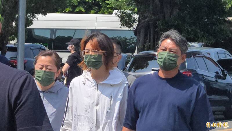 （獨家）台南肇事女大生赴女警靈堂致歉憂被打 行前打110報案