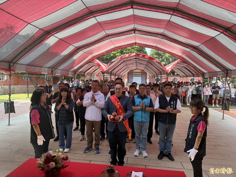 考前集氣加持 大甲文昌祠上百考生參拜祈福