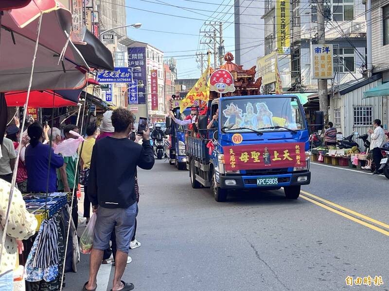 「三神合境海陸巡安賜福」今天一早在竹縣新豐鄉車巡遶境