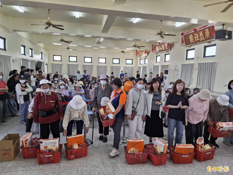 母親節搬搬樂   澎湖馬公安宅里民同樂笑哈哈