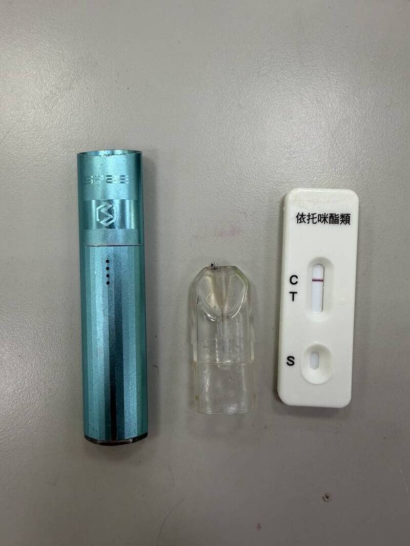 停車未打方向燈講話含糊不清 騎士被搜出喪屍煙彈涉毒駕