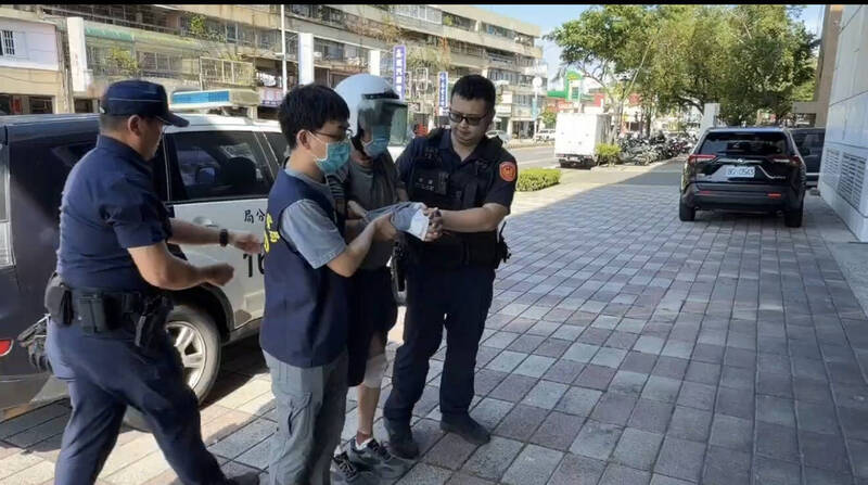 縱火砍傷小姨子、警消3人還搶走救護車 台南8旬翁被聲押