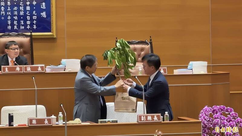 民眾黨竹縣議員議會質詢 當面喊話楊文科「國民黨應禮讓竹北市長」