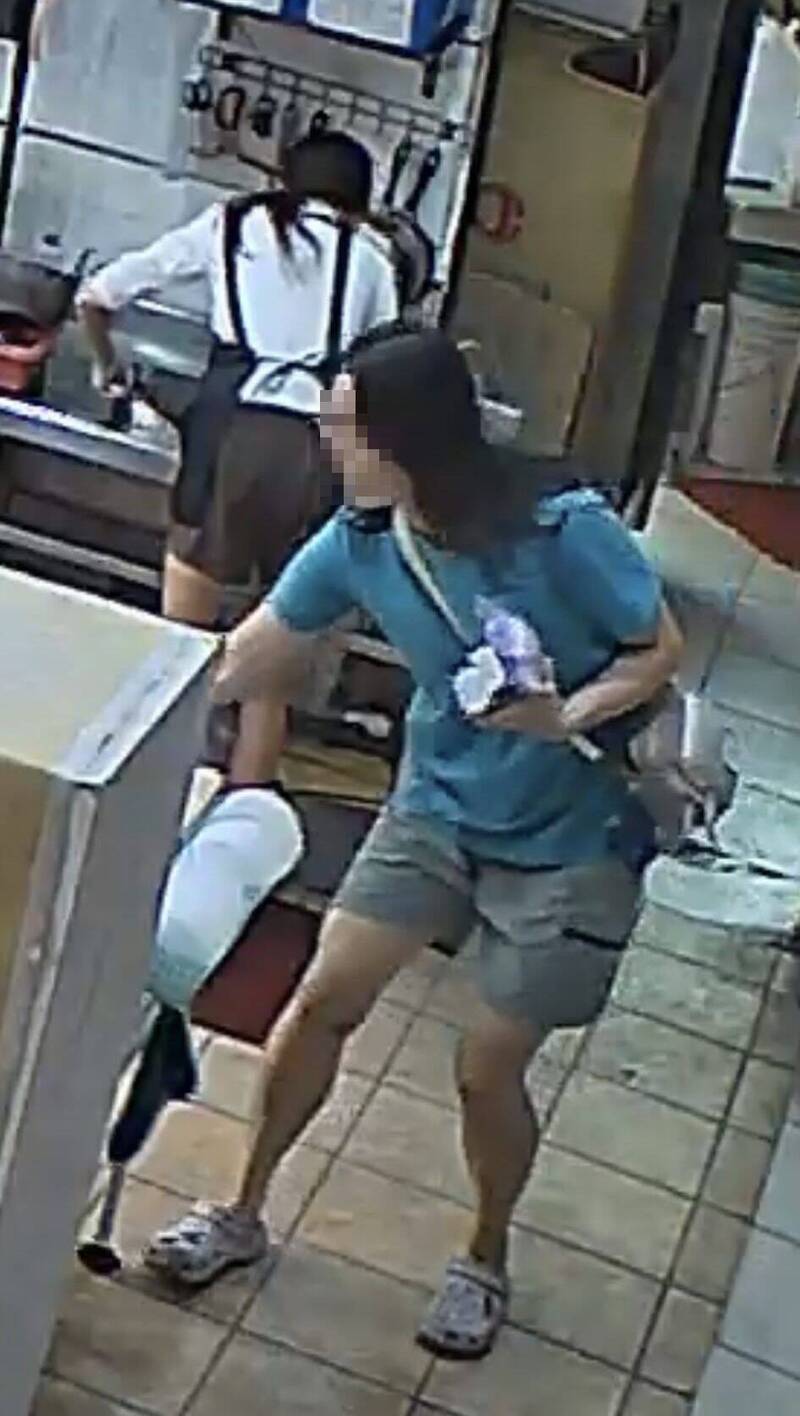 台中女竊賊騎樓大膽偷錢包    店家怒PO網