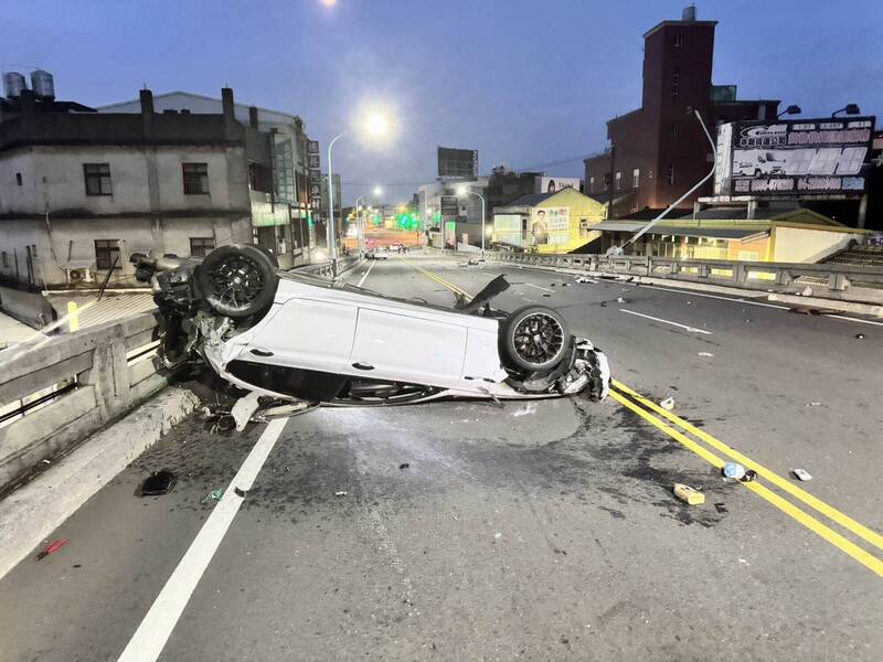高男駕BMW追撞機車、轎車釀2死2傷，警方證實為毒駕釀禍。（圖由警方提供）