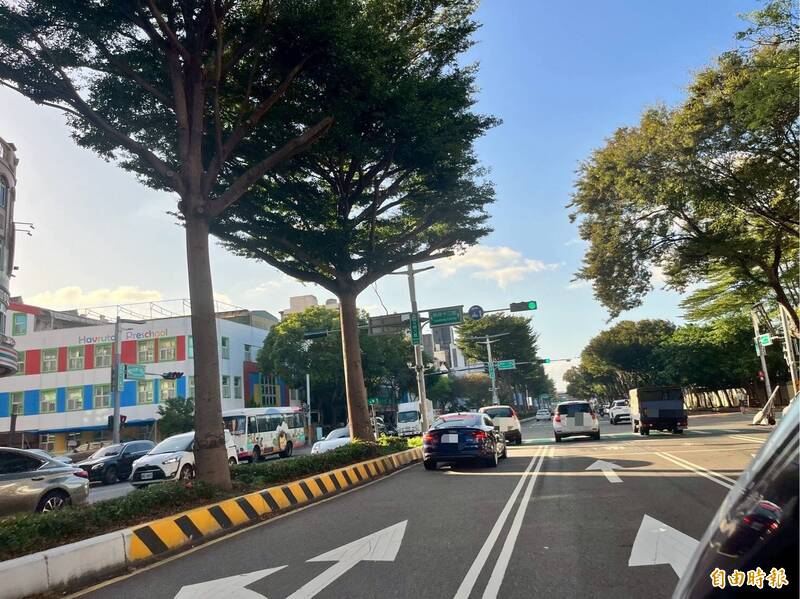 竹縣民代提光明六路拆分隔島闢左轉車道 另促規劃大型重機停車空間
