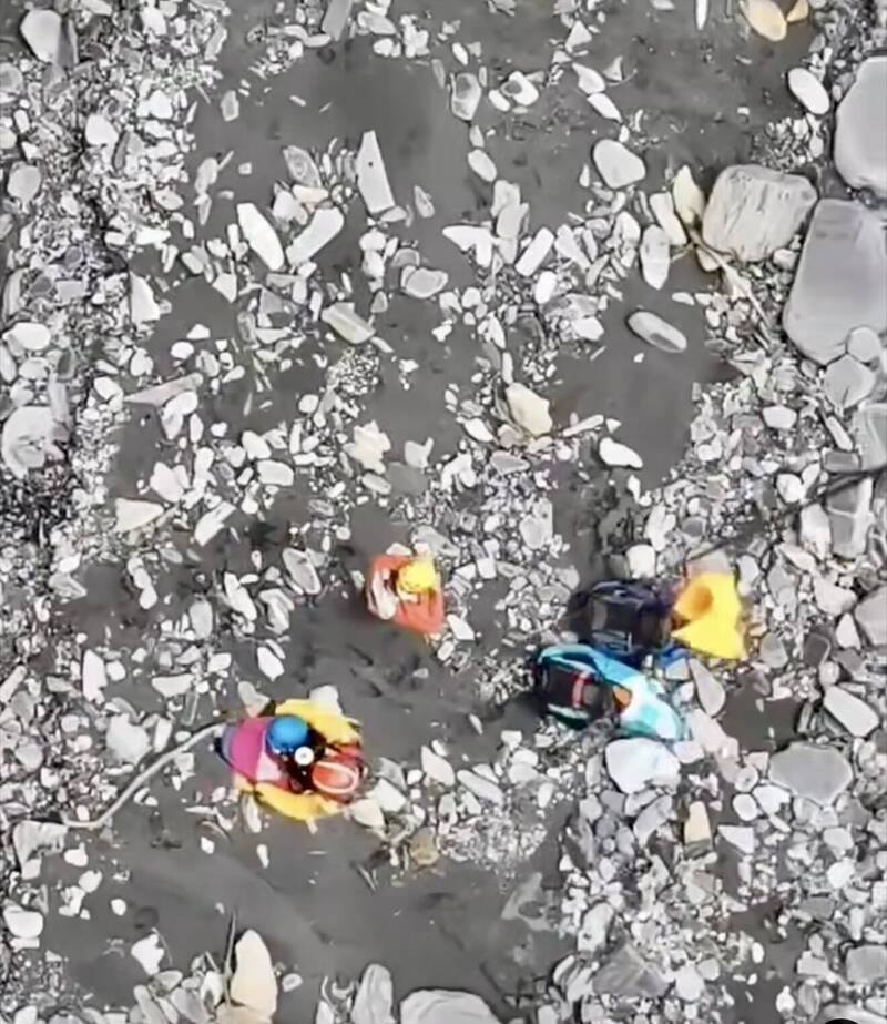 能安縱走山友夜遇溪水暴漲受困 inReach求助今由直升機順利救出
