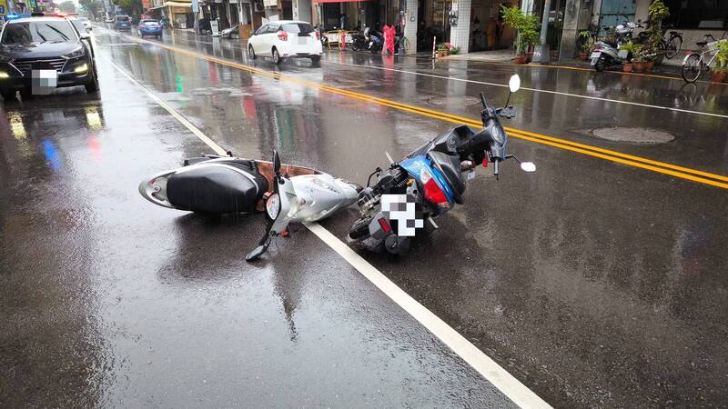 台中豐原2女子騎機車碰撞 釀2傷