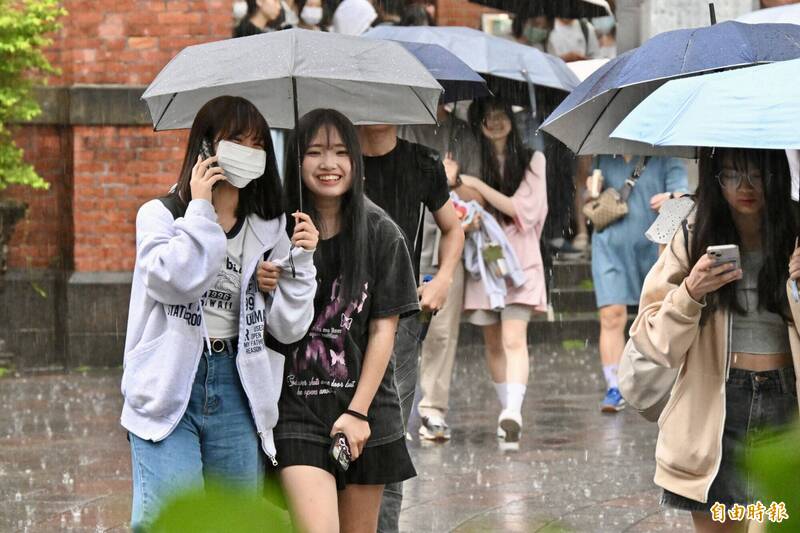 華南雲雨帶+東北季風影響 中北部明顯濕涼 明後天轉乾回暖