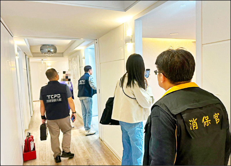 女客控板橋店 煙霧偵測器藏針孔 愛爾麗疑爆偷拍 警查扣器材拘提1人