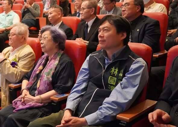 游錫堃獲頒宜大名譽博士 林國漳肯定對民主發展貢獻