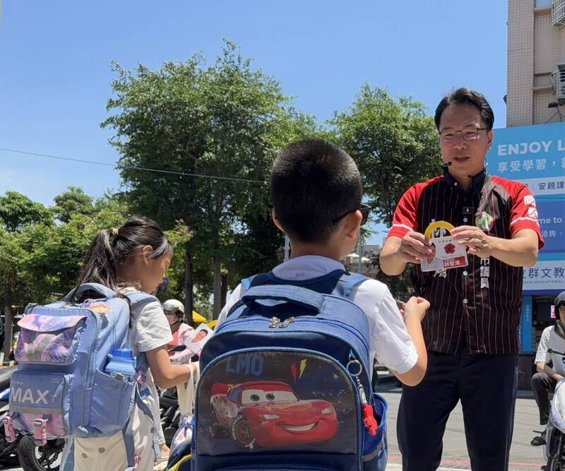 母親節不送花改贈MIT「魔髮包」高市議員林智鴻：盼媽媽多愛自己