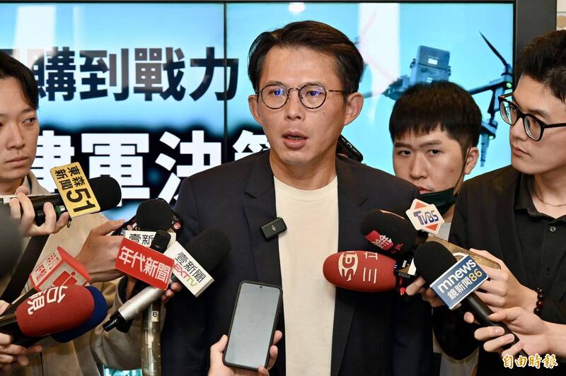 詛咒？黃國昌承諾「監督批判」李四川 網紅酸：同一招玩不膩
