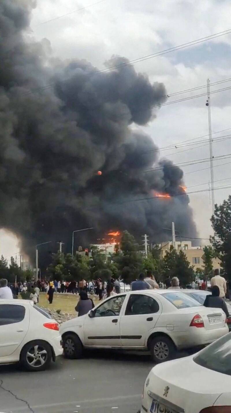 伊朗德黑蘭附近的阿爾加萬購物中心失火，造成8人死亡、40人受傷。（路透）