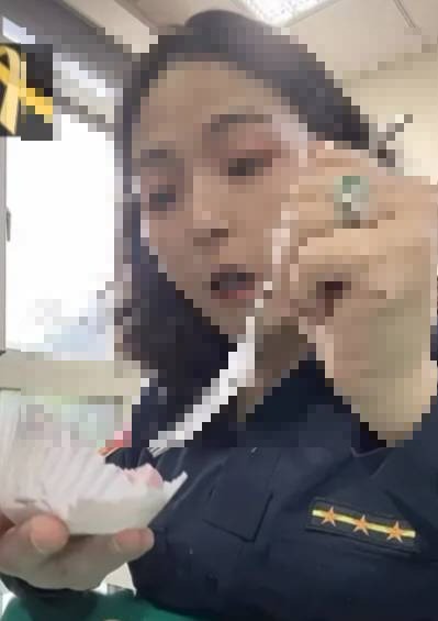 桃園女警吃播大福凸顯上圍悼念鄭詠心挨轟「蹭流量」 分局將調查議處