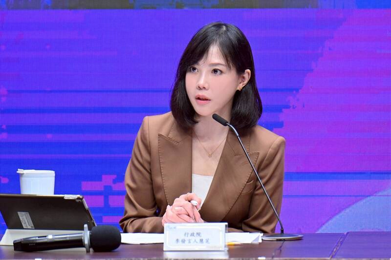 內閣團隊下鄉宣講遭質疑輔選 行政院：政策溝通是責任