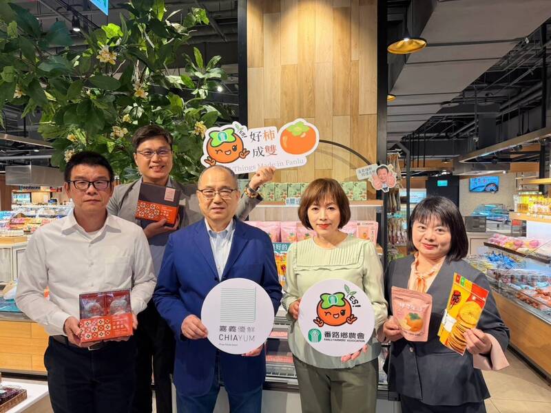 番路鄉農會鑽石蜜柿霜禮盒進駐微風超市 母親節限量開賣