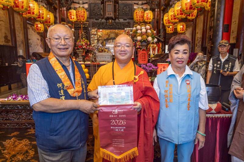 佛光山嘉義行腳托缽 新港奉天宮熱情迎接