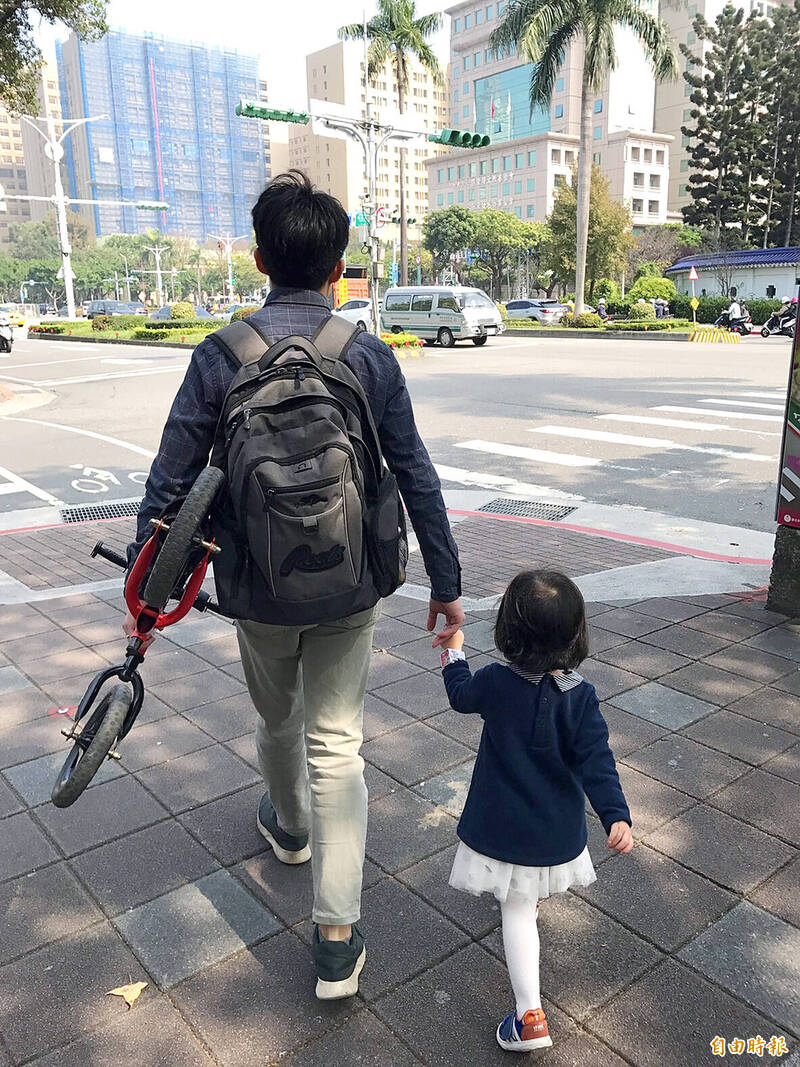《TAIPEI TIMES》New plan to offer parents extra month of parental leave
