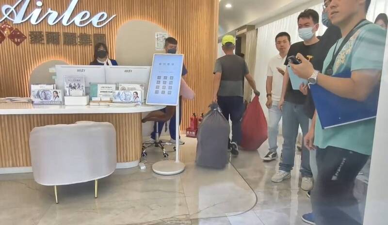 愛爾麗診所爆針孔偷拍  高雄分店遭檢警搜索
