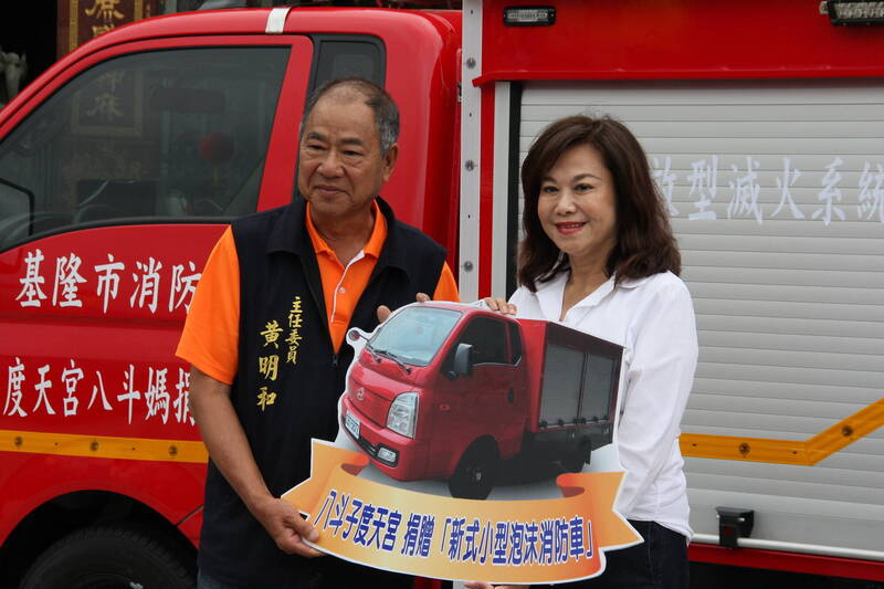 基隆度天宮捐500萬消防車 專治鋰電池火災還能穿梭巷弄、空中滅火