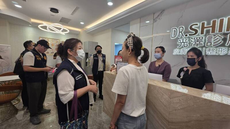 偷拍疑雲擴大！檢警稽查「光澤」診所宜蘭羅東店