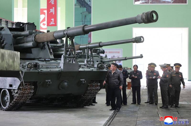 射程涵蓋首爾！金正恩暗示「將在兩韓邊境部署新銳自走榴砲」