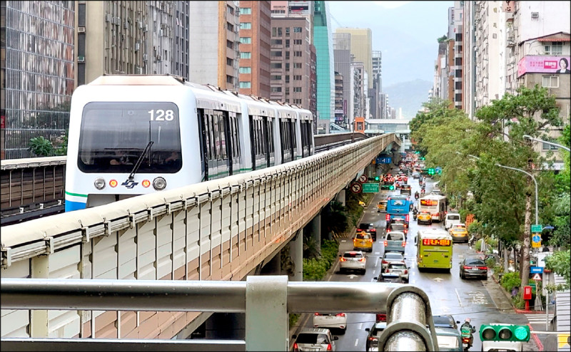 台北捷運公司將斥資410億元，於2036年前完成文湖線第一階段號誌系統切換及馬特拉列車置換。（資料照）