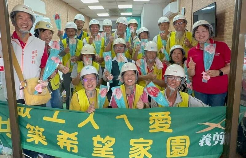 母親節發揮大愛 台南做工行善團分派4路做工修屋去