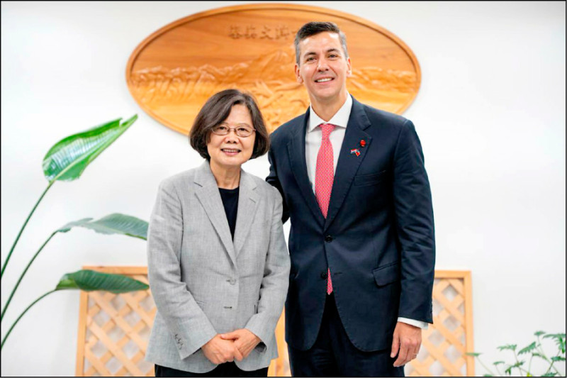 巴拉圭總統貝尼亞在X平台發文PO出與前總統蔡英文的合照,透露訪台期間曾與「好朋友」會晤。(取自貝尼亞X平台)