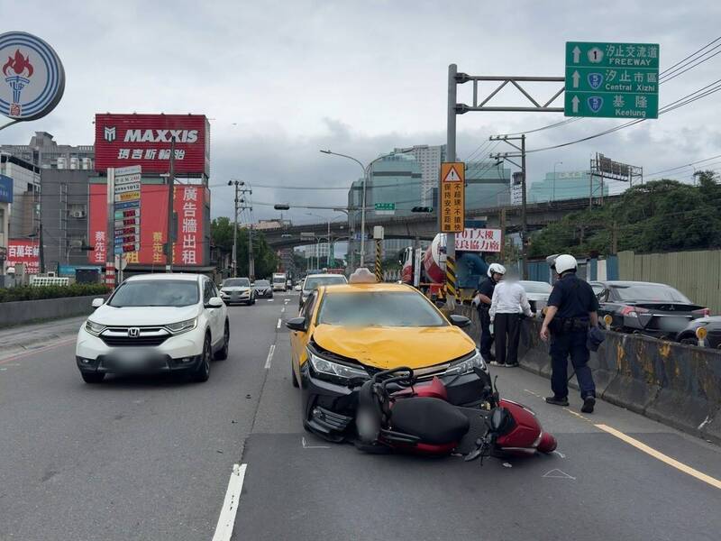 汐止女騎士「鬼切」2車道 小黃運將煞不住直接撞飛